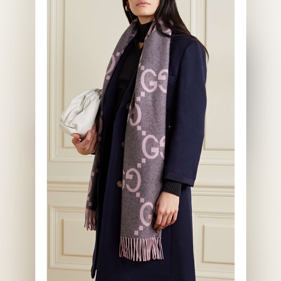 GUCCI FRINGED 100% CASHMERE JACQUARD KNIT SCARF IN LILAC - Picture 1 of 9